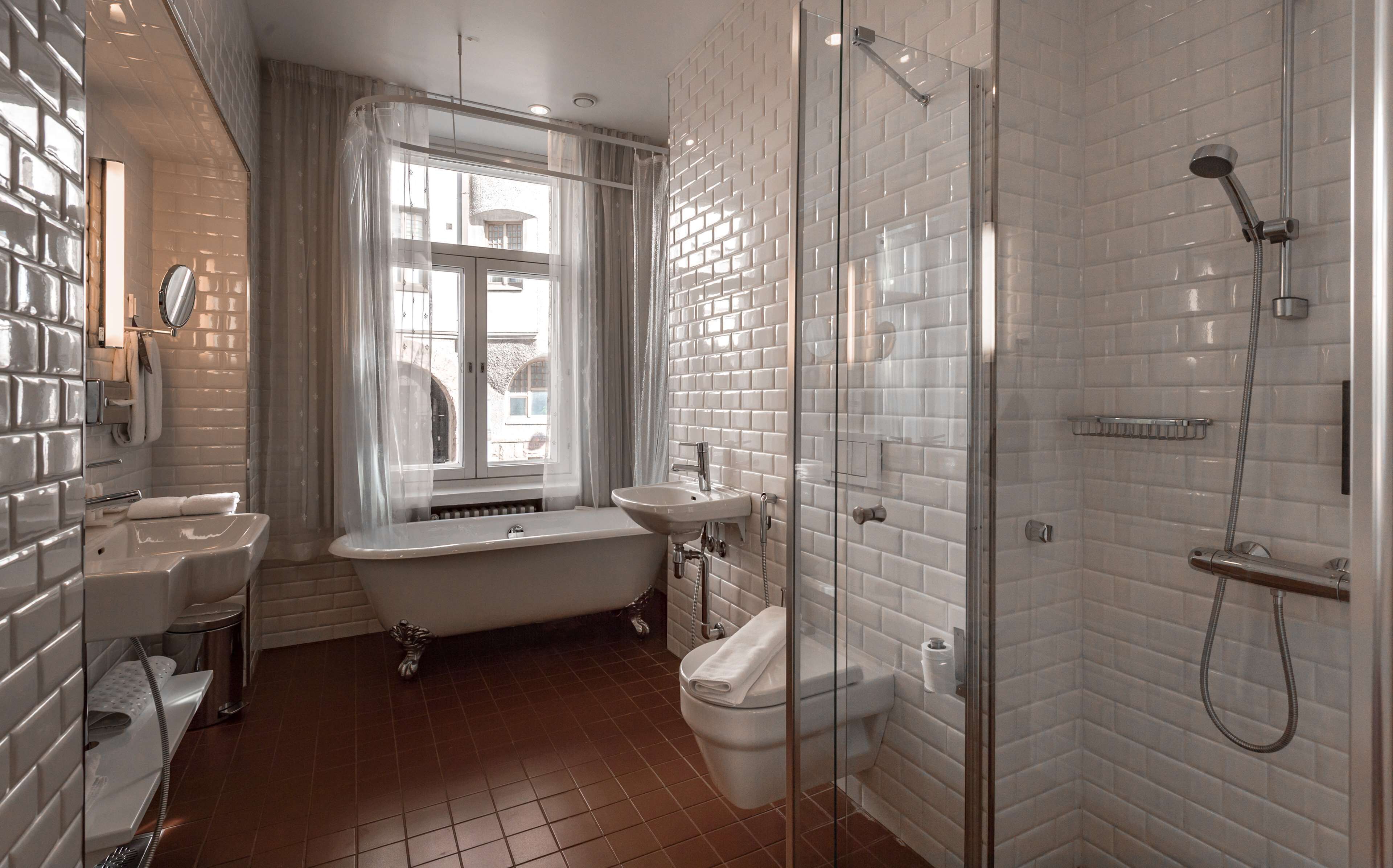 business room (class) | bathroom | free toiletries, hair dryer, bidet, towels