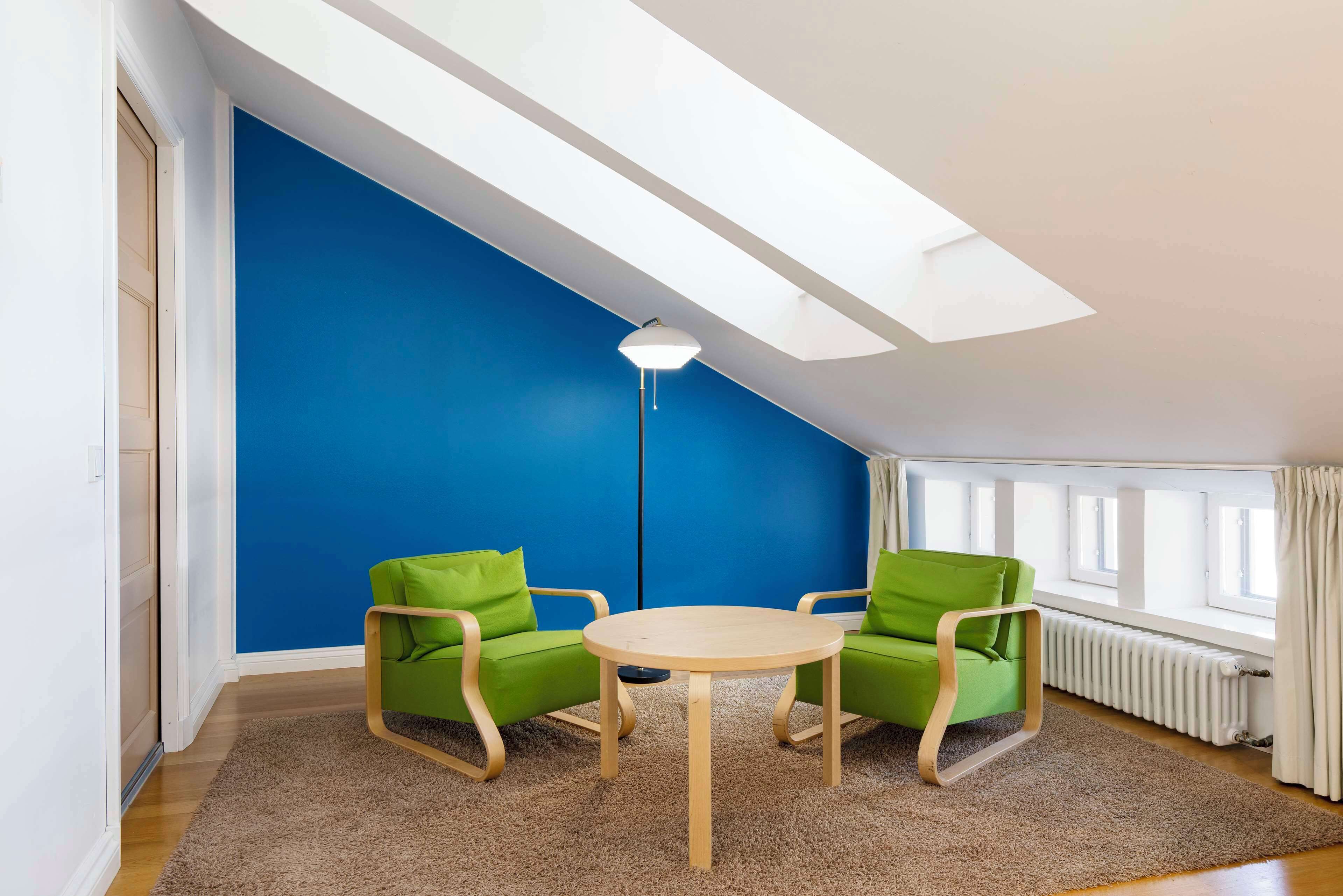 business room (class) | premium bedding, minibar, in-room safe, desk