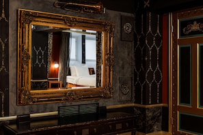 Business Room (Class) | Premium bedding, minibar, in-room safe, desk