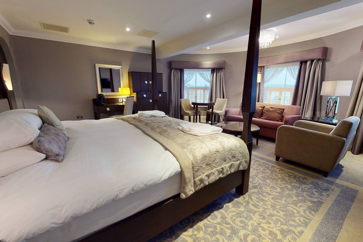 four poster suite | 1 bedroom, egyptian cotton sheets, premium bedding, in-room safe