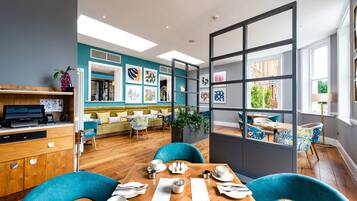 Breakfast, lunch and dinner served