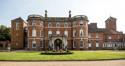 Oakley Hall Hotel