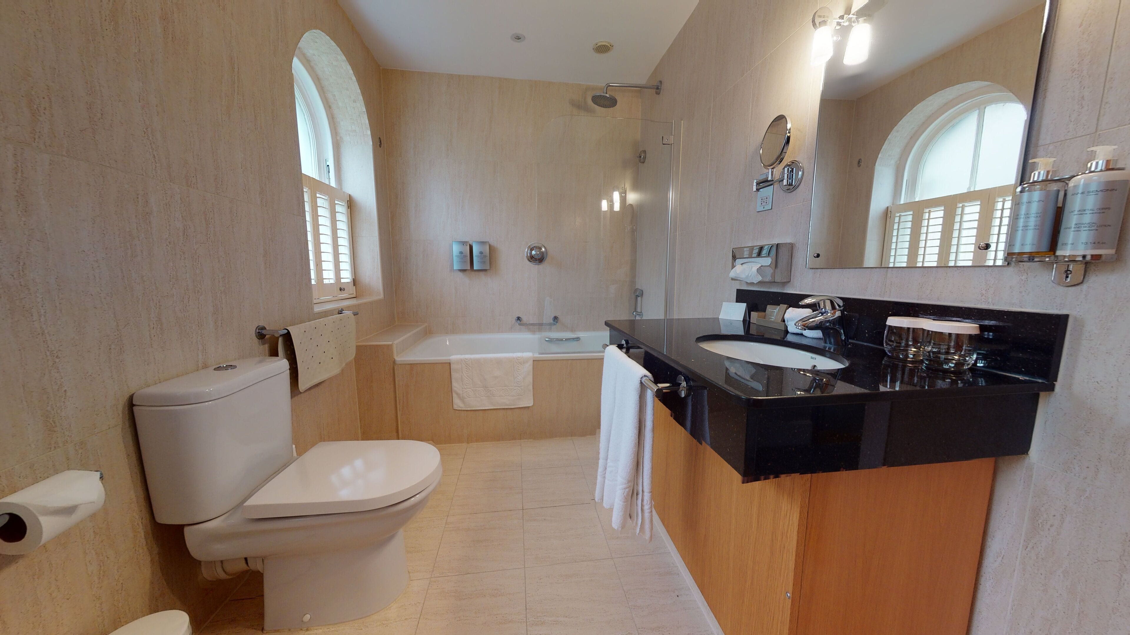 courtyard suite | bathroom | combined shower/bathtub, deep-soaking bathtub, designer toiletries