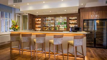 Bar (trong khuôn viên)