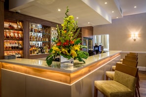 Bar (on property) - Oakley Hall Hotel (Basingstoke)