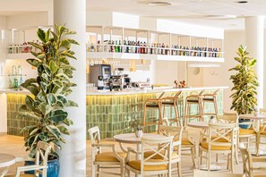 3 bars/lounges, rooftop bar, piano bar, cocktail bar - Iberostar Waves Gaviotas Park -All Inclusive (Pajara)