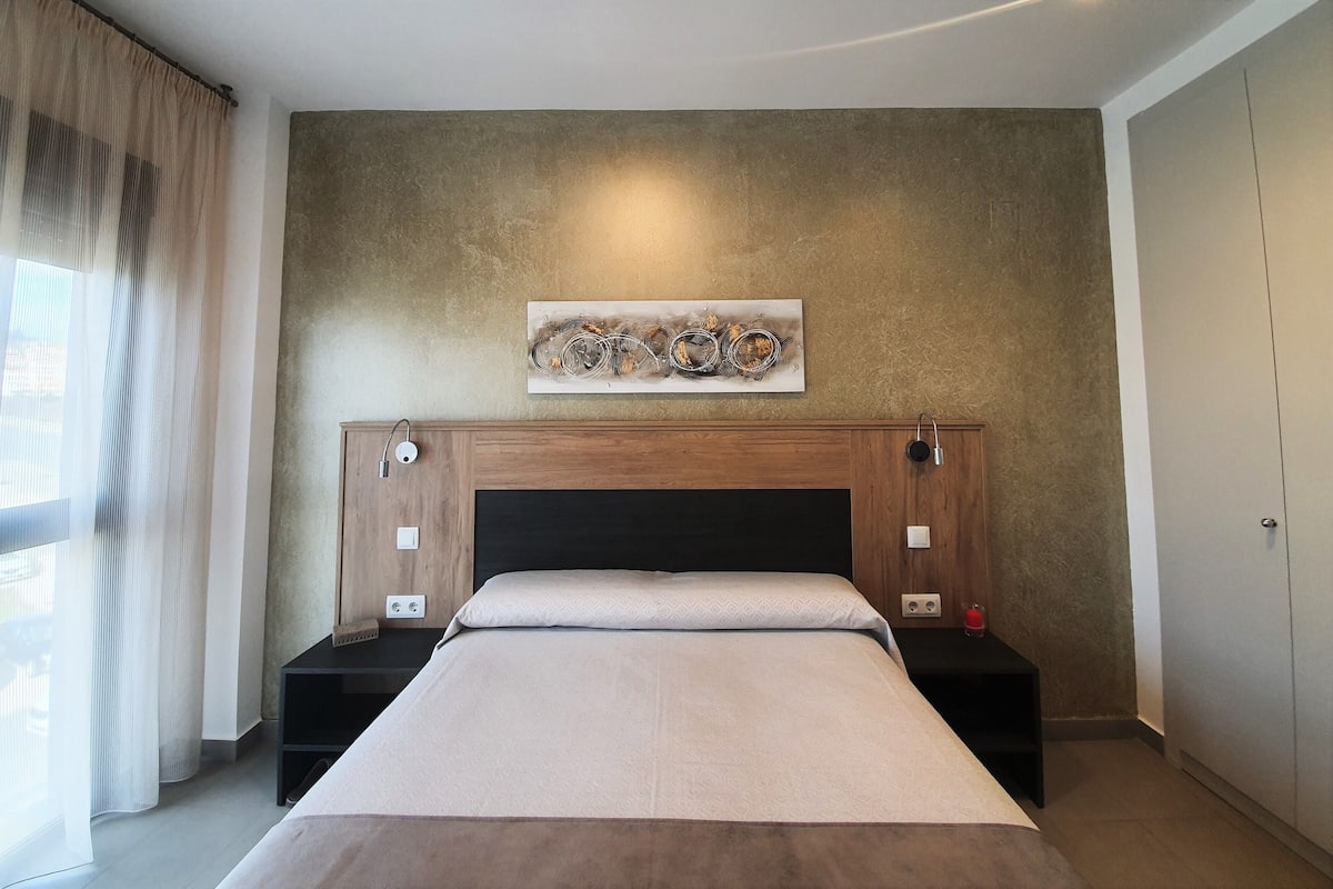 2 bedrooms, in-room safe, individually furnished, laptop workspace