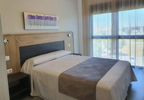 In-room safe, individually furnished, laptop workspace - Iberflat Vega De Triana (Camas)