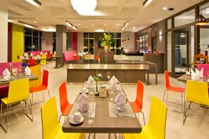 Breakfast, lunch and dinner served - SUNSHINE VISTA (Pattaya)