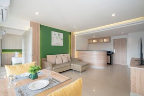 Junior Suite | Living area | 43-inch LCD TV with cable channels, TV