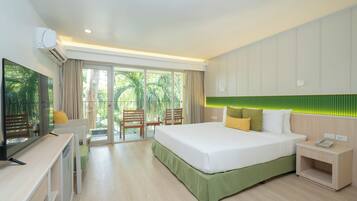 Superior-Zimmer, Poolblick | Hochwertige Bettwaren, Minibar, Zimmersafe, individuell eingerichtet