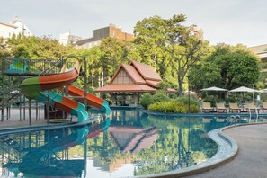 Outdoor pool, pool umbrellas, sun loungers