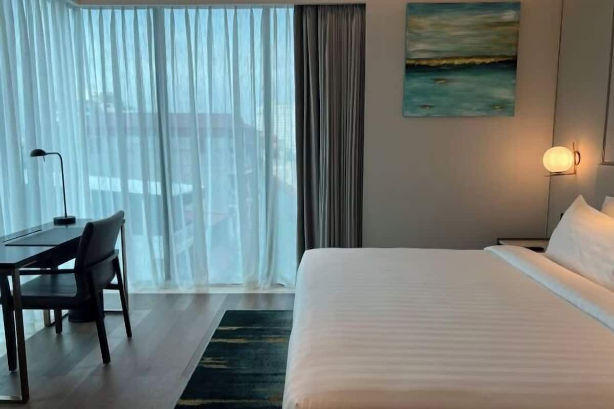 1 bedroom, in-room safe, individually decorated, individually furnished