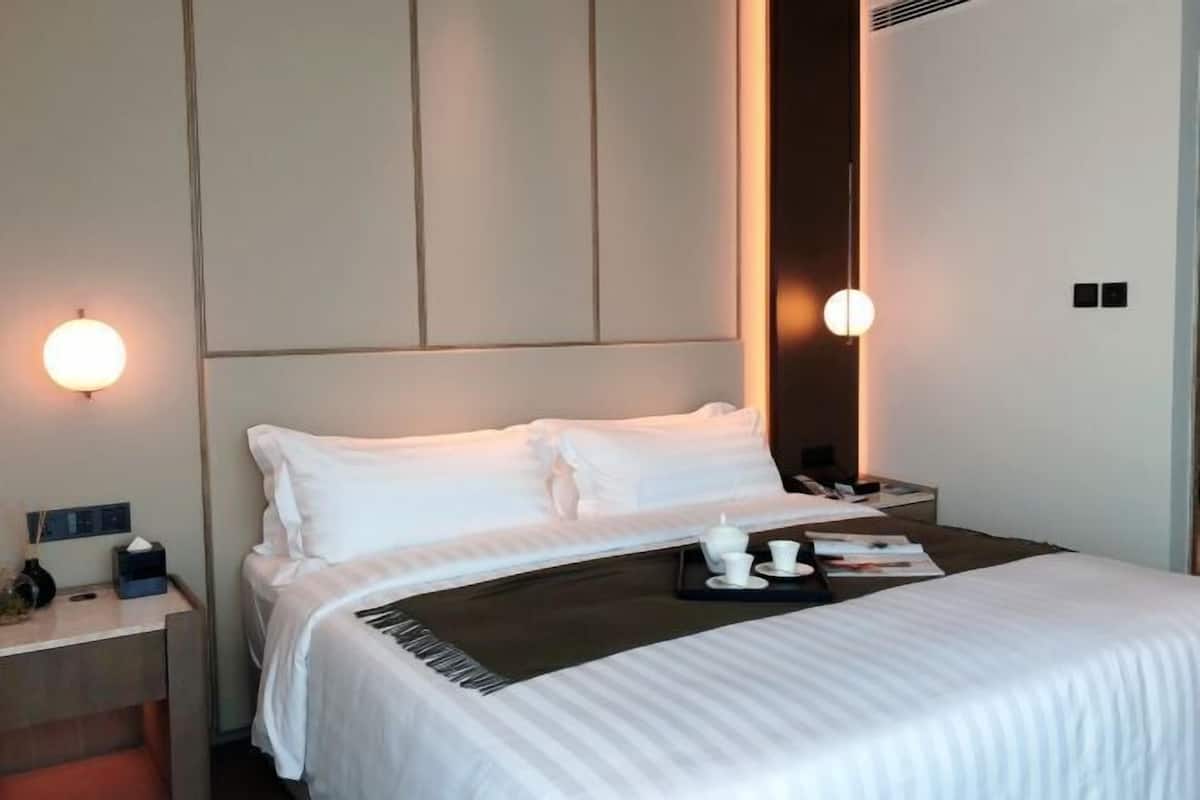 1 bedroom, in-room safe, individually decorated, individually furnished