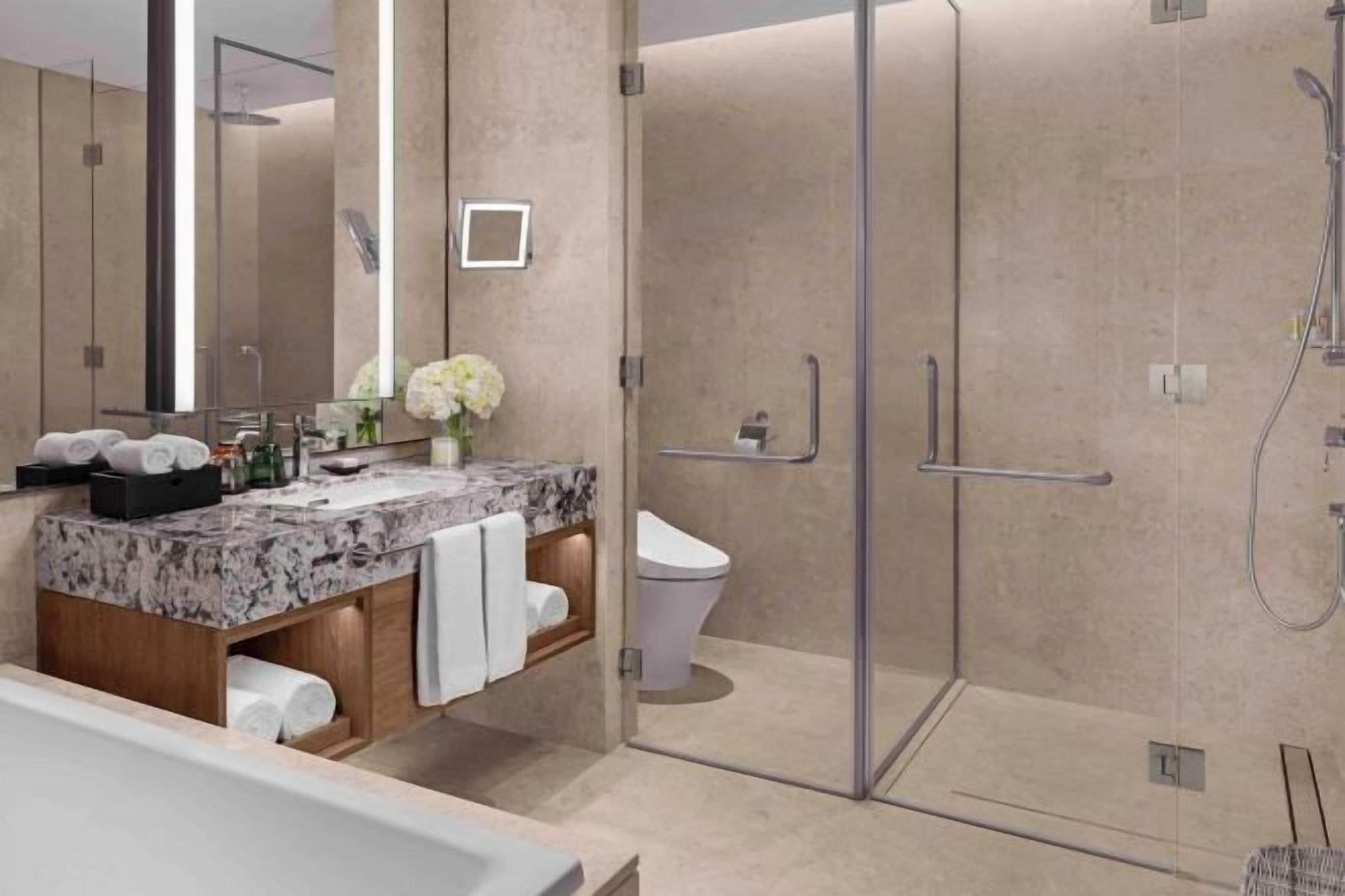 Rainfall showerhead, free toiletries, hair dryer, bathrobes