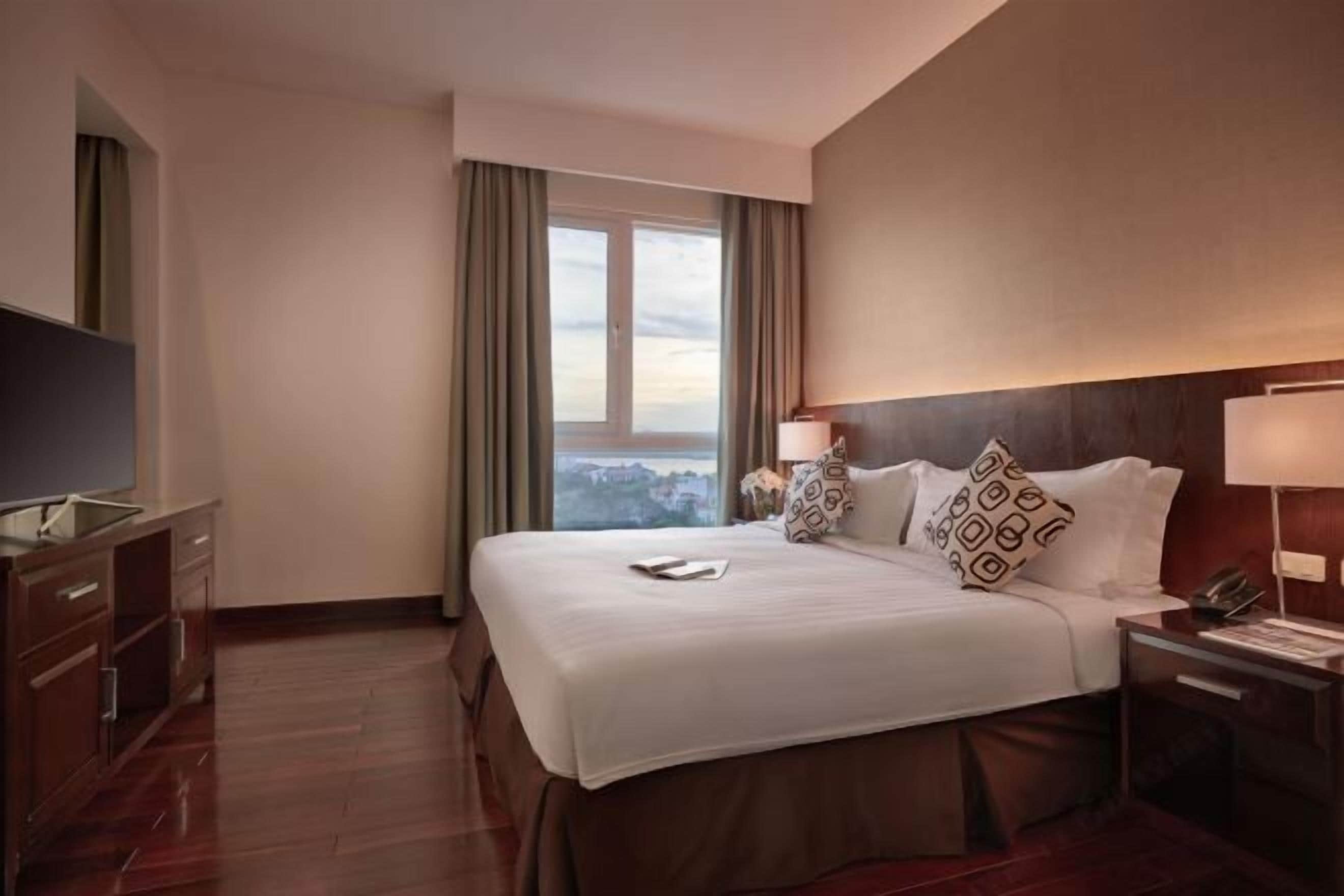 In-room safe, individually decorated, individually furnished, desk