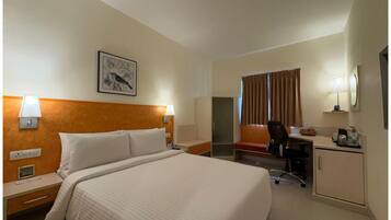 Quarto superior, 1 cama de casal | Frigobar, cofres nos quartos, escrivaninha, quartos à prova de som