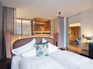 Suite Deluxe | Roba de llit d'alta qualitat, cobrellits i minibar 