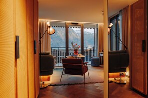 Deluxe Suite | Living area | TV