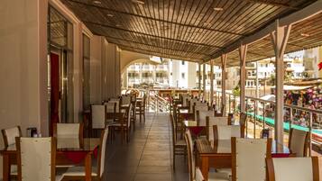 Breakfast, lunch, dinner served; al fresco dining