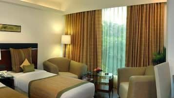 Minibar, in-room safe, desk, iron/ironing board