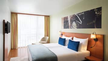 Zimmersafe, Schreibtisch, Verdunkelungsvorhänge, schallisolierte Zimmer