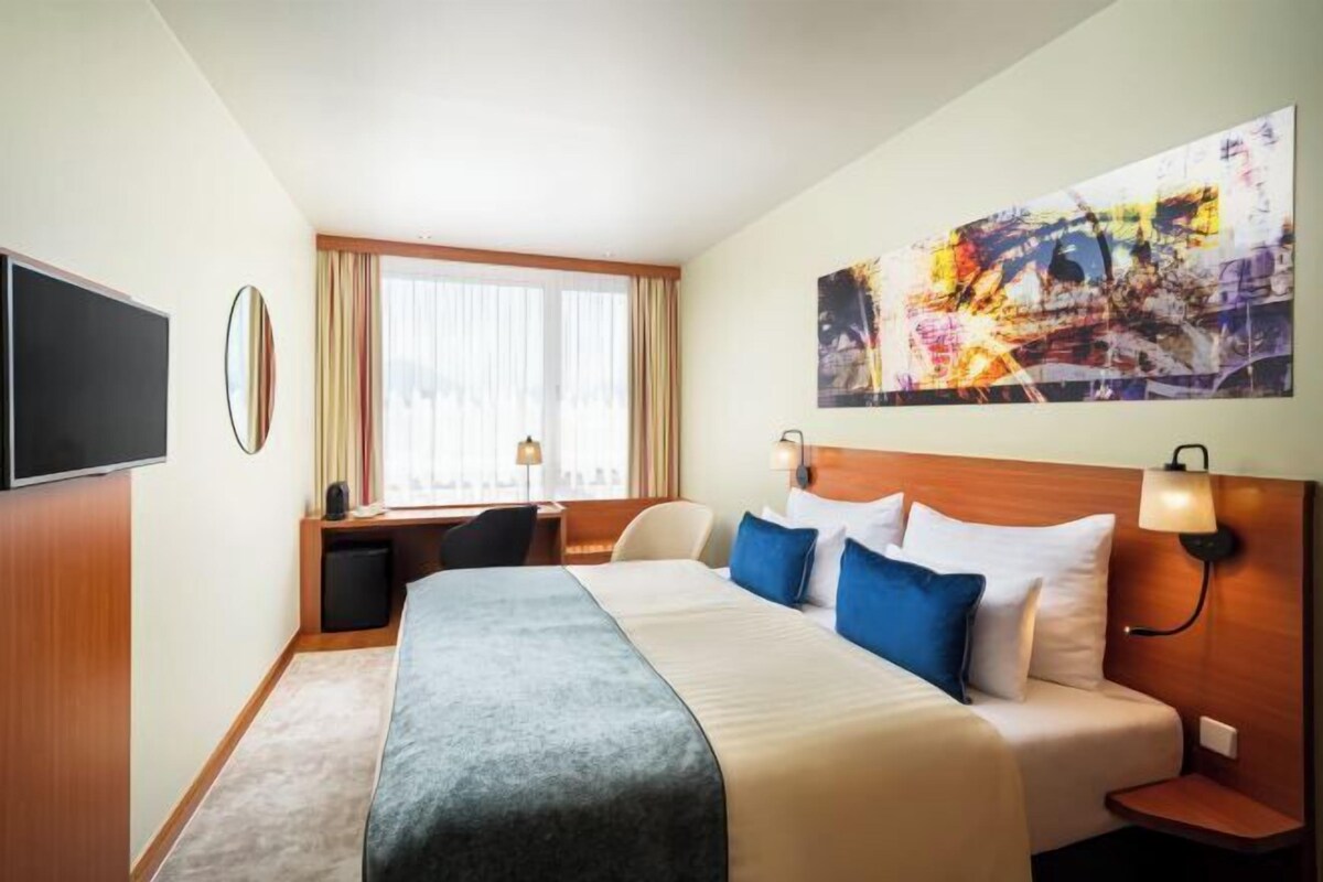 In-room safe, desk, blackout drapes, soundproofing
