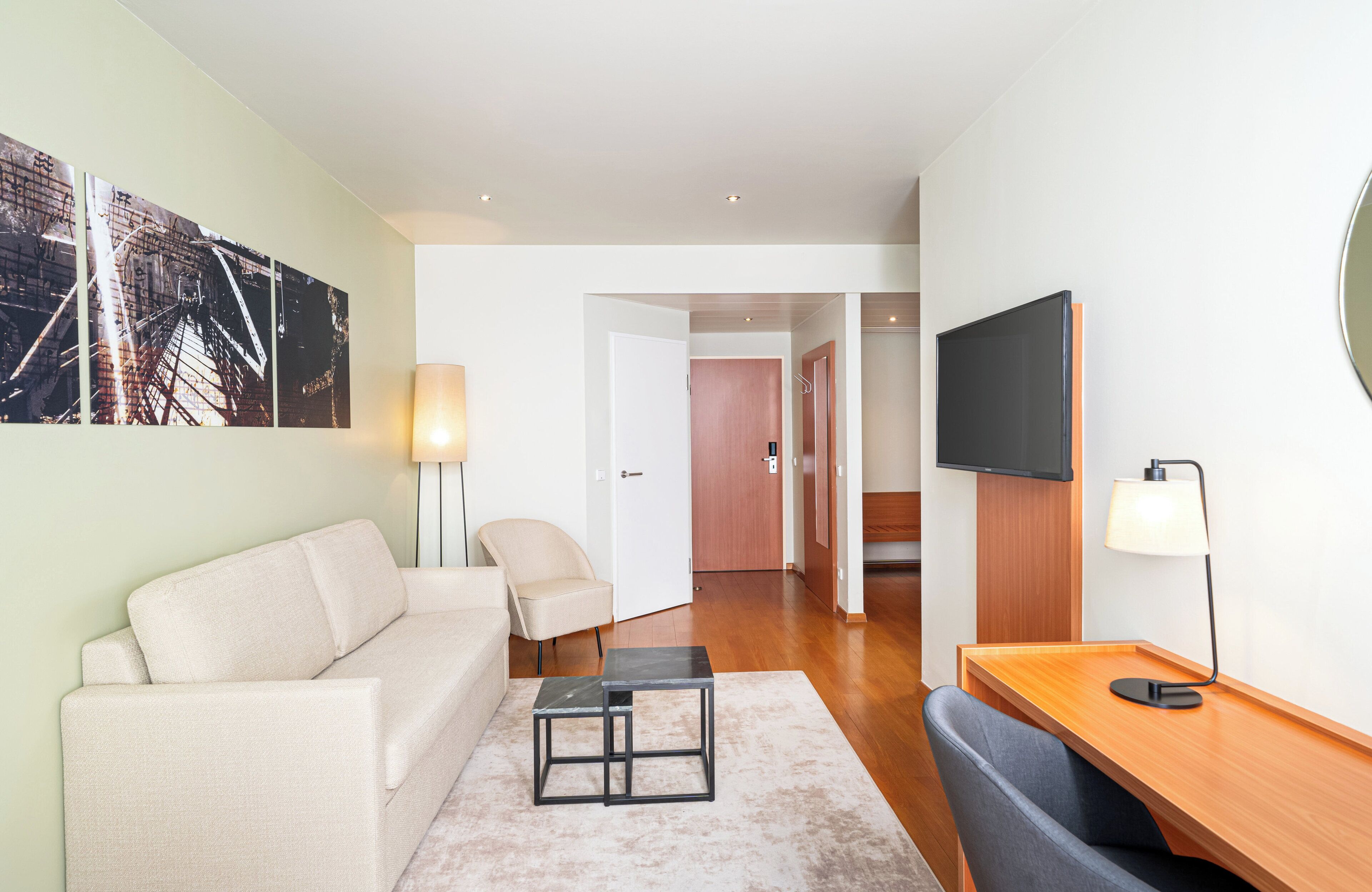 suite (large) | in-room safe, desk, blackout curtains, soundproofing