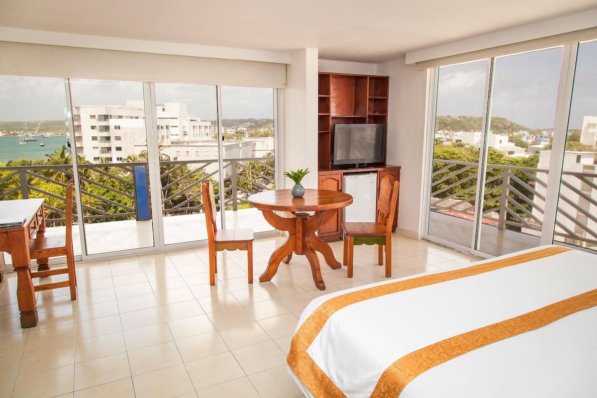 Minibar, in-room safe, desk, bed sheets
