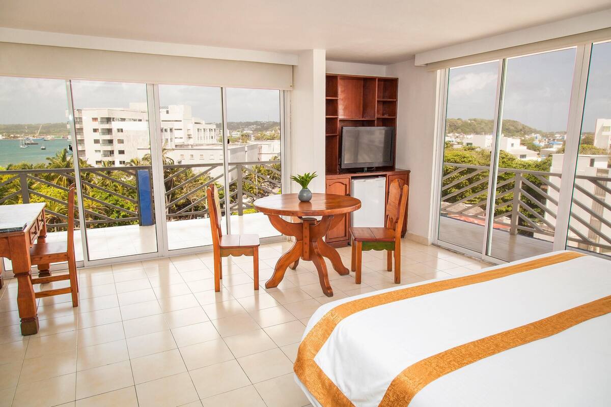 Minibar, in-room safe, desk, bed sheets