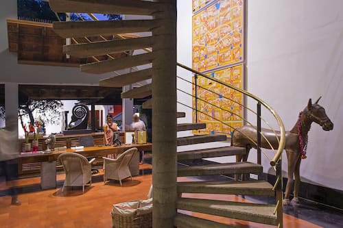 Check-in/check-out kiosk
