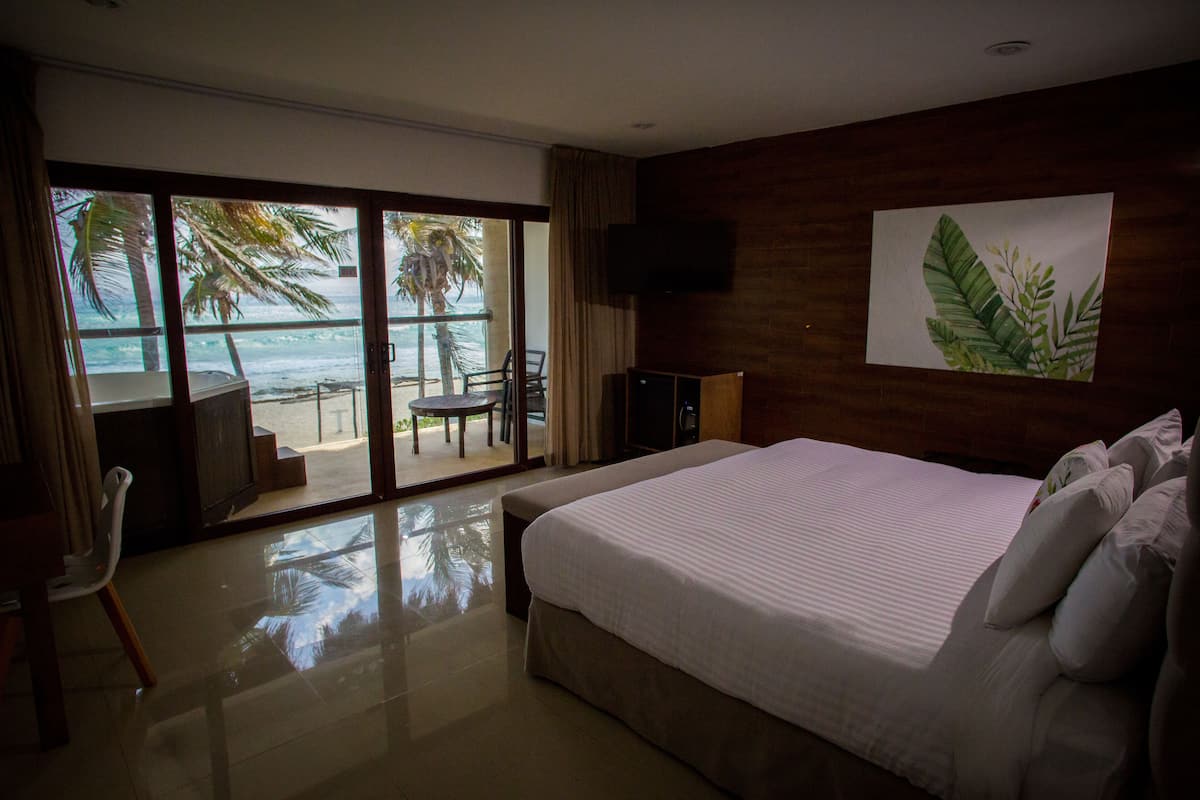 Beach front bungalow with Jacuzzi | 1 bedroom, down comforters, blackout drapes, iron/ironing board