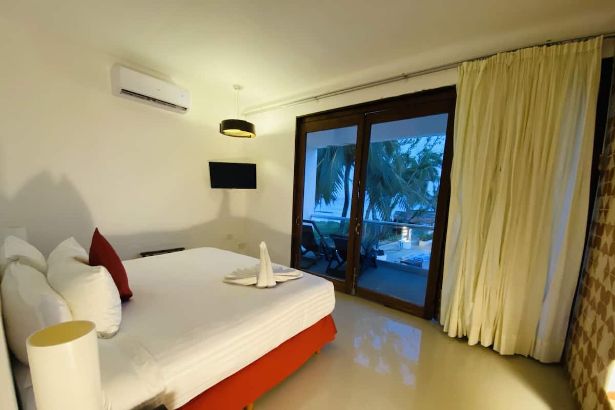 Junior Room | 1 bedroom, down comforters, blackout drapes, iron/ironing board