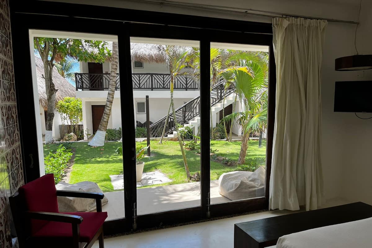 Deluxe Garden Balcony o Private Garden | 1 bedroom, down comforters, blackout drapes, iron/ironing board