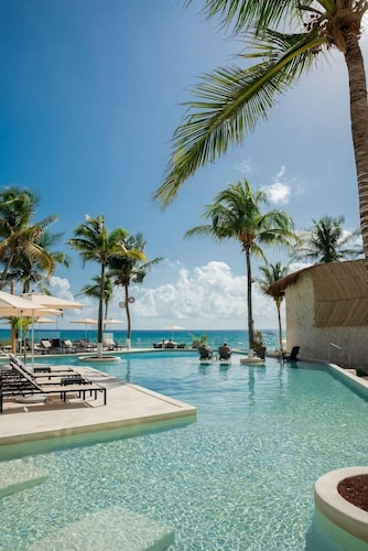 Le Reve by MIJ Beachfront Hotel