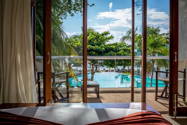 Deluxe Ocean View with Balcony | Vue de la chambre