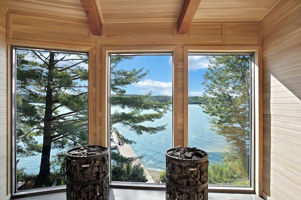 Couples treatment room(s), sauna, hot tub, steam room, body treatments