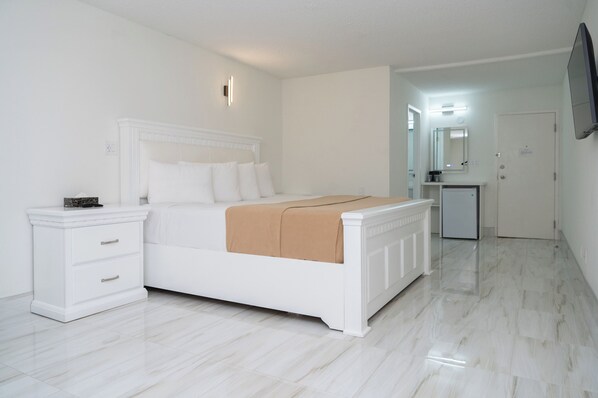 أغطية فراش متميزة وأسرّة سليكت كومفورت ومكتب وستائر تعتيم