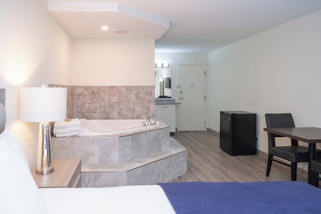 Room, 1 Queen Bed (Heart Shaped Jacuzzi) | Premium bedding, Select Comfort beds, desk, blackout drapes