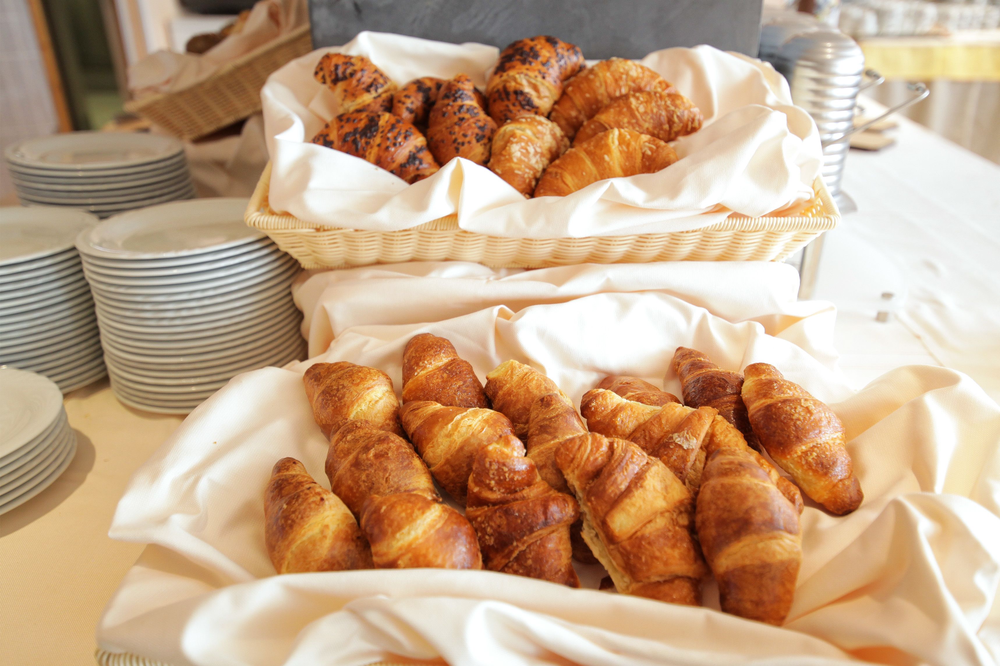 daily buffet breakfast for a fee