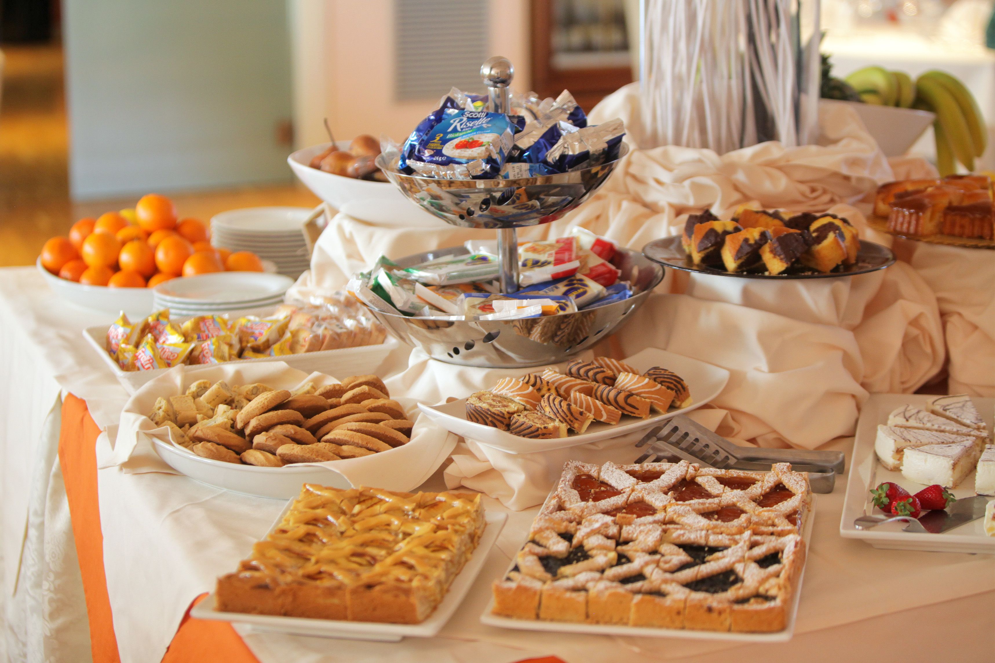 daily buffet breakfast for a fee