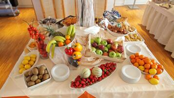 Daily buffet breakfast for a fee