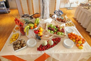 Desayuno buffet todos los días (con cargo) 