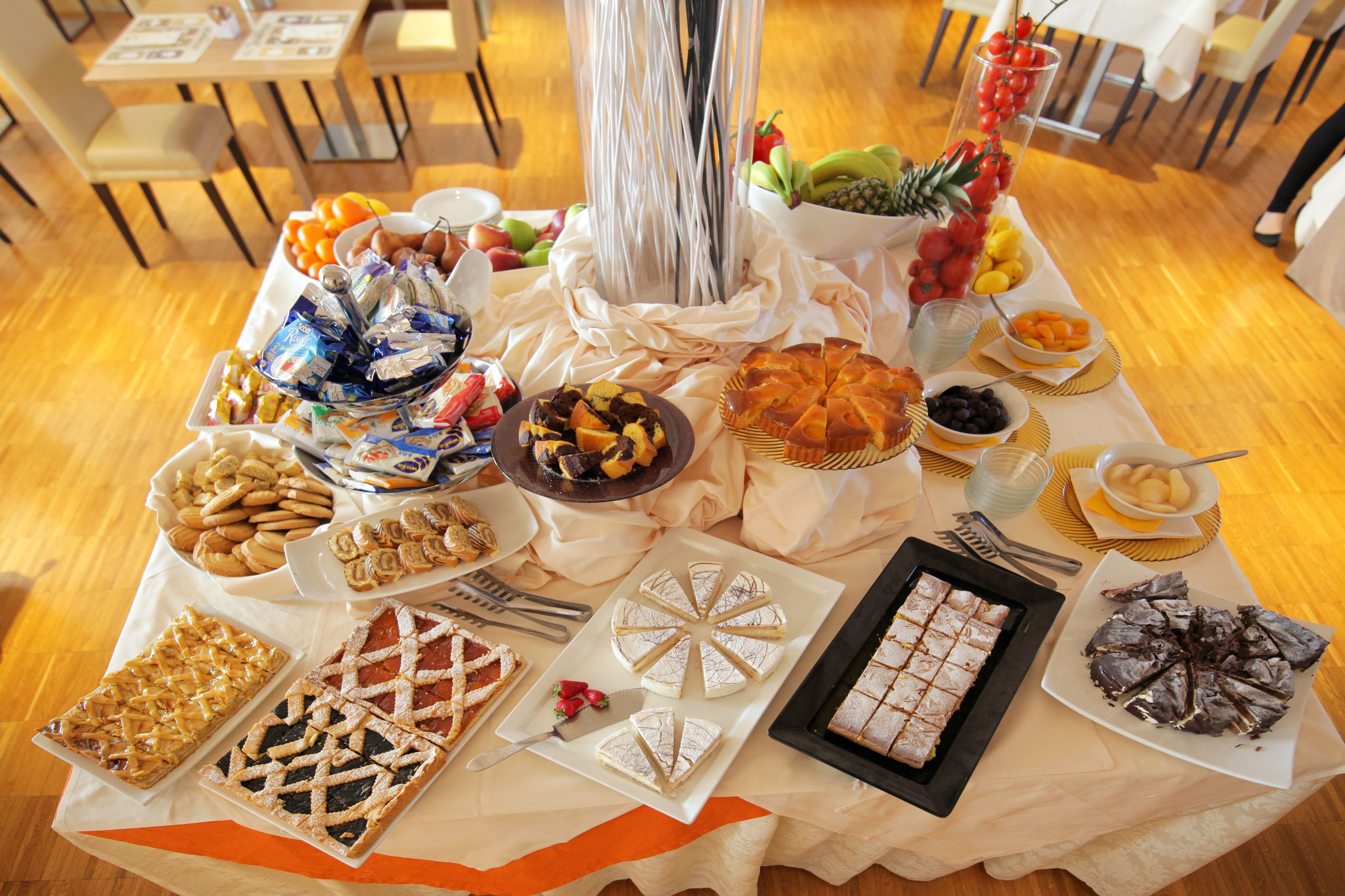 daily buffet breakfast for a fee