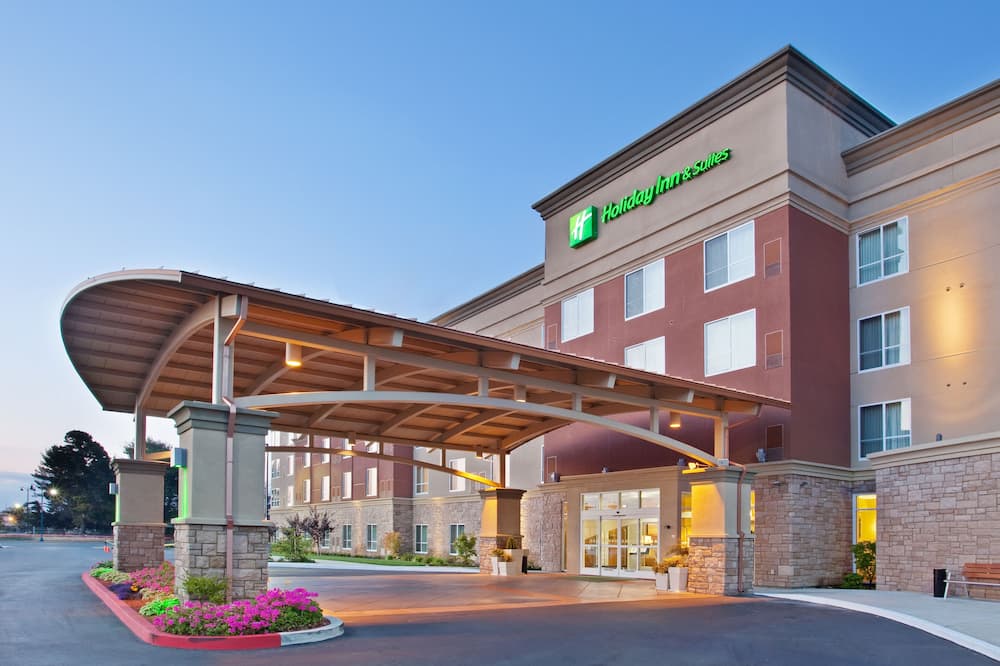 Holiday Inn & Suites Oakland Airport by IHG