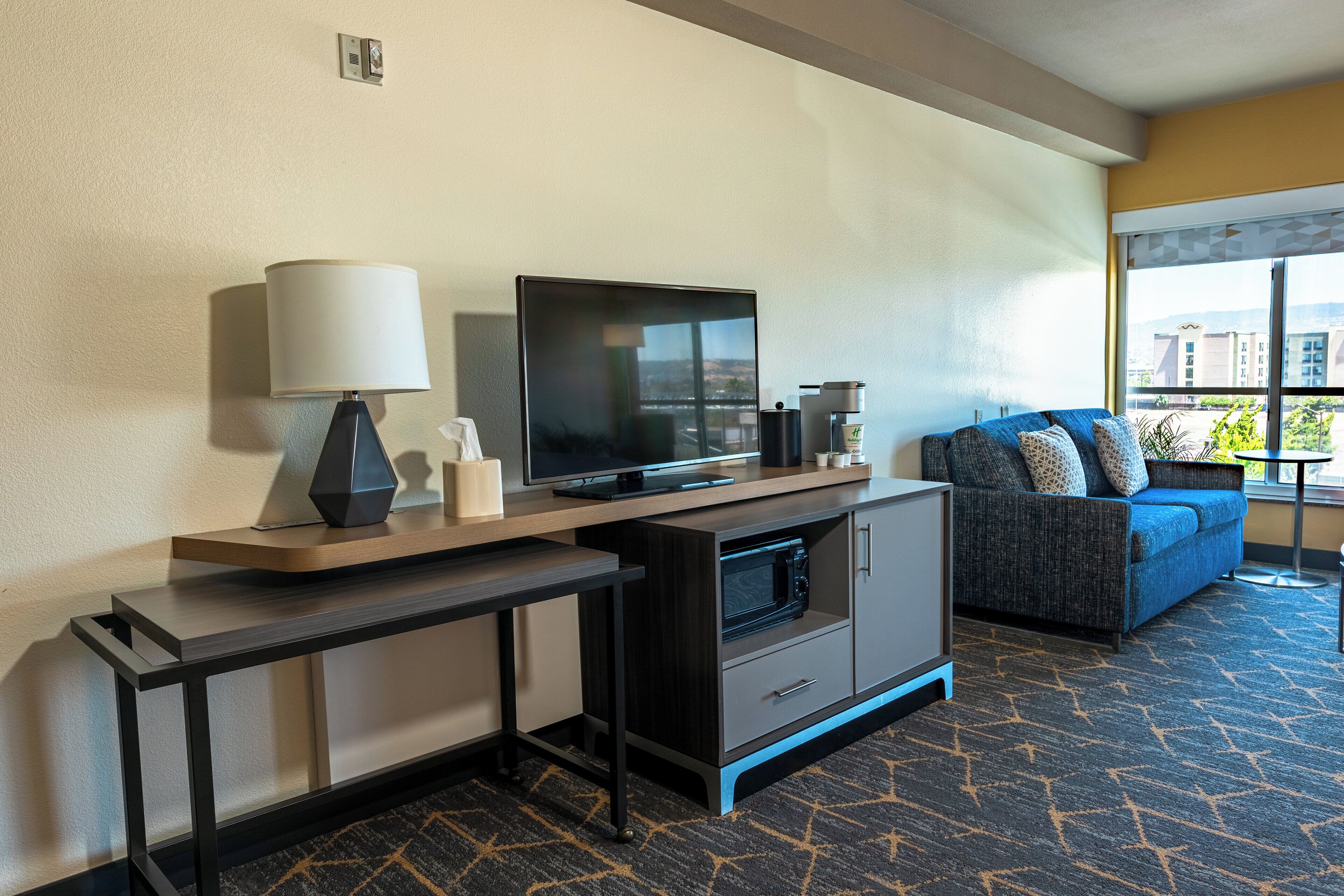 1 bedroom, in-room safe, desk, blackout curtains