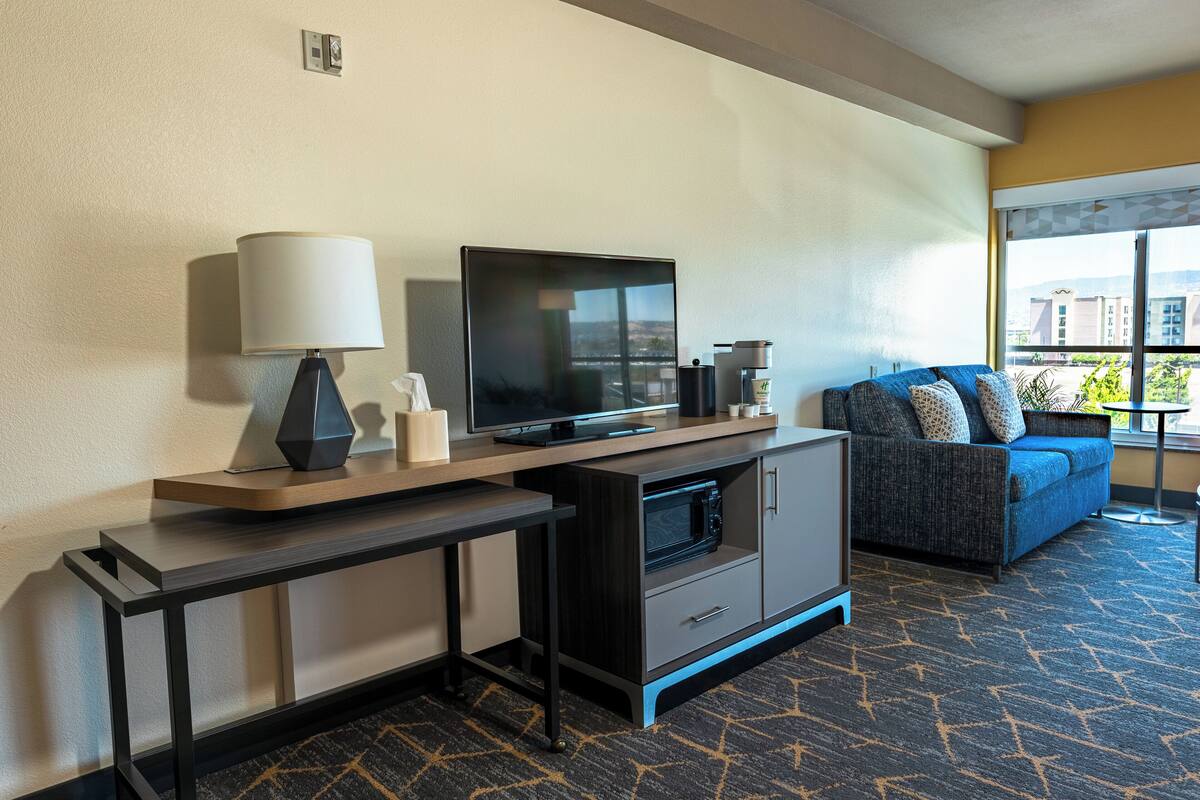 1 bedroom, in-room safe, desk, blackout curtains