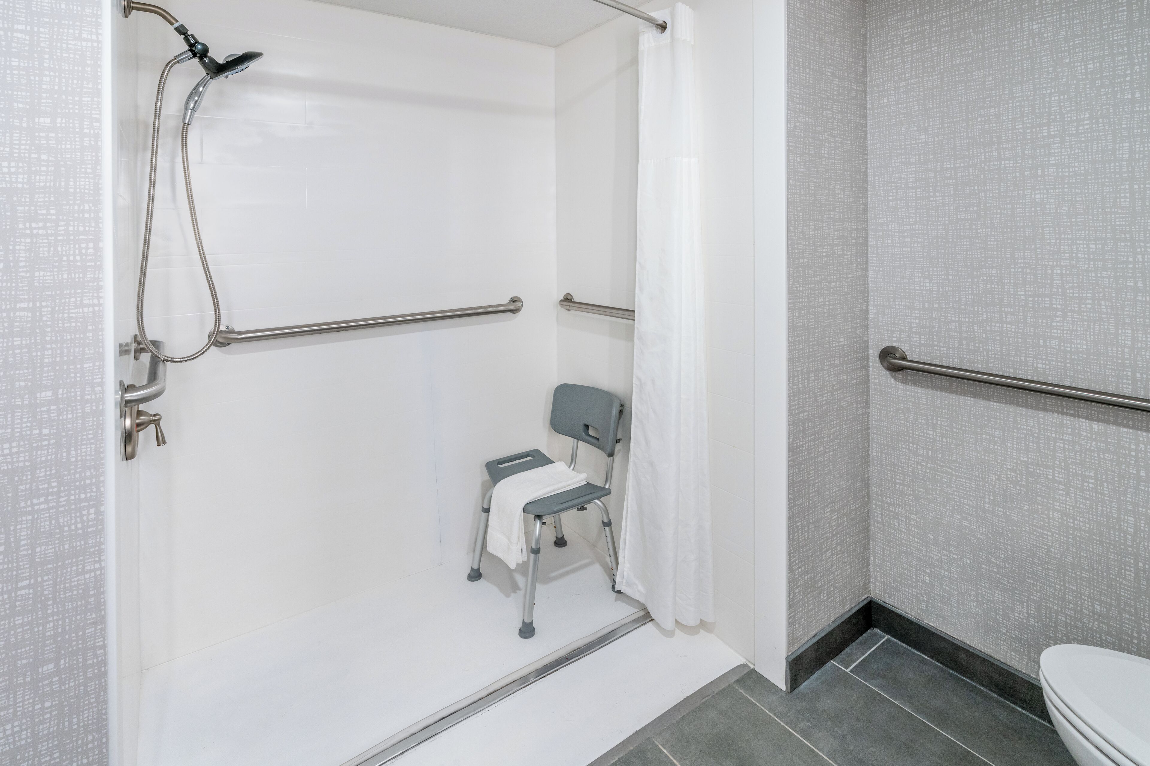 room, 1 king bed, accessible, non smoking | bathroom | combined shower/bathtub, free toiletries, hair dryer, towels