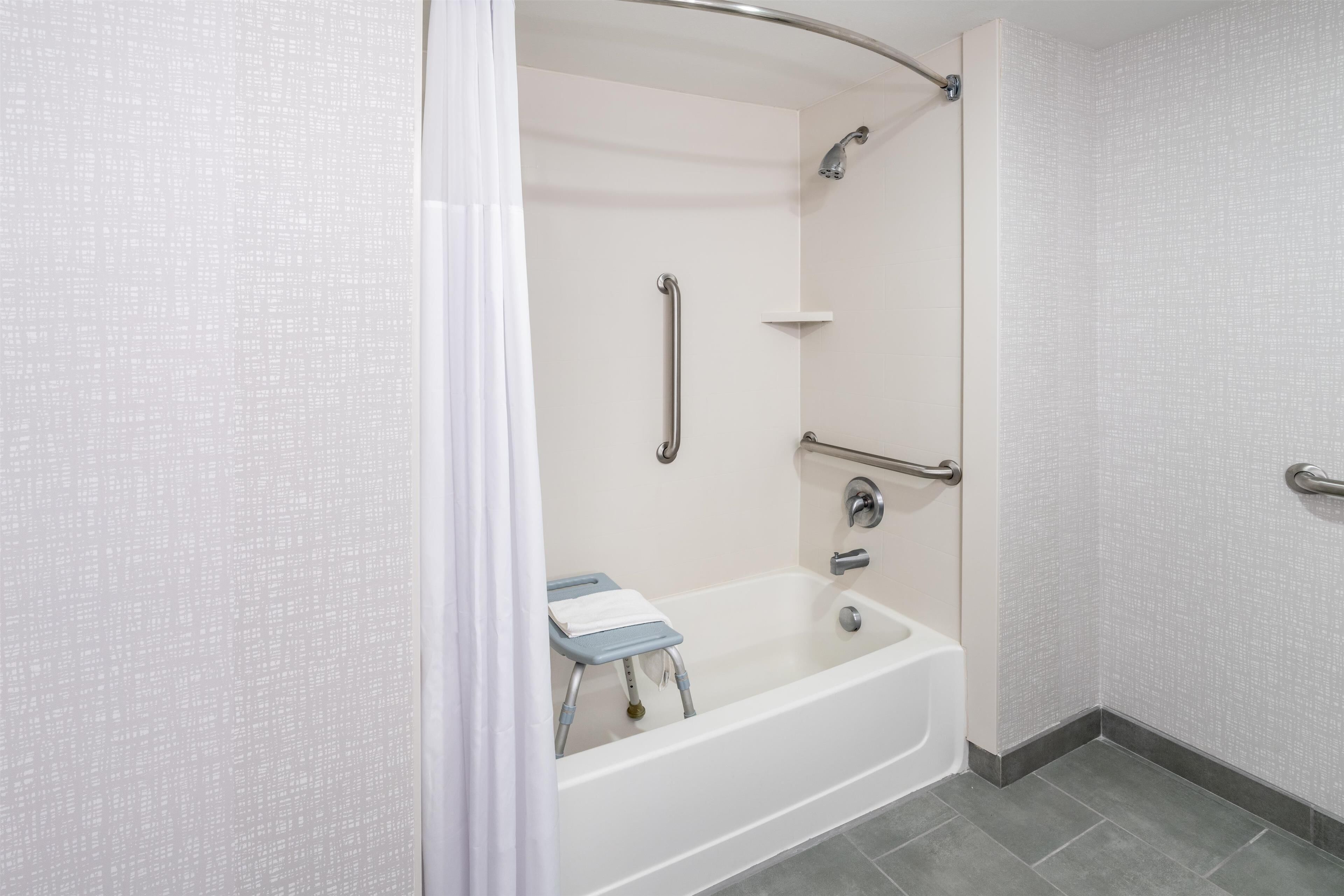 combined shower/bathtub, free toiletries, hair dryer, towels