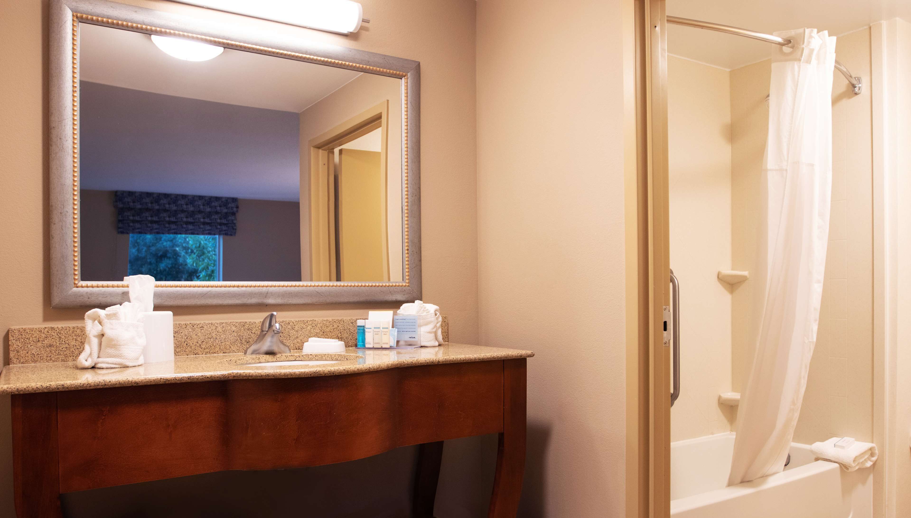 two queens studio sofabed non smoking | bathroom | deep-soaking bathtub, hydromassage showerhead, free toiletries